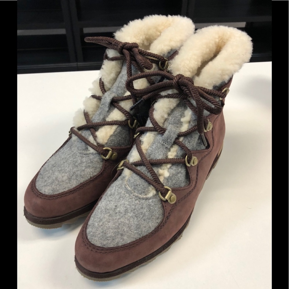 Sorel leather Sherpa boots.